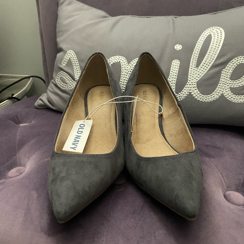 Old Navy Gray Heeled Shoes Sleek Design
